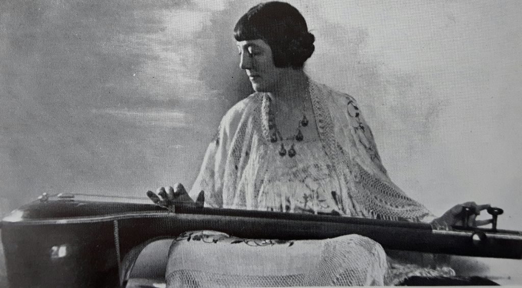 1915